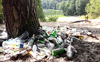 Kosztowne zaśmiecanie warmińsko-mazurskich lasów. Na wywiezienie nielegalnych odpadów wydano 1,5 miliona złotych